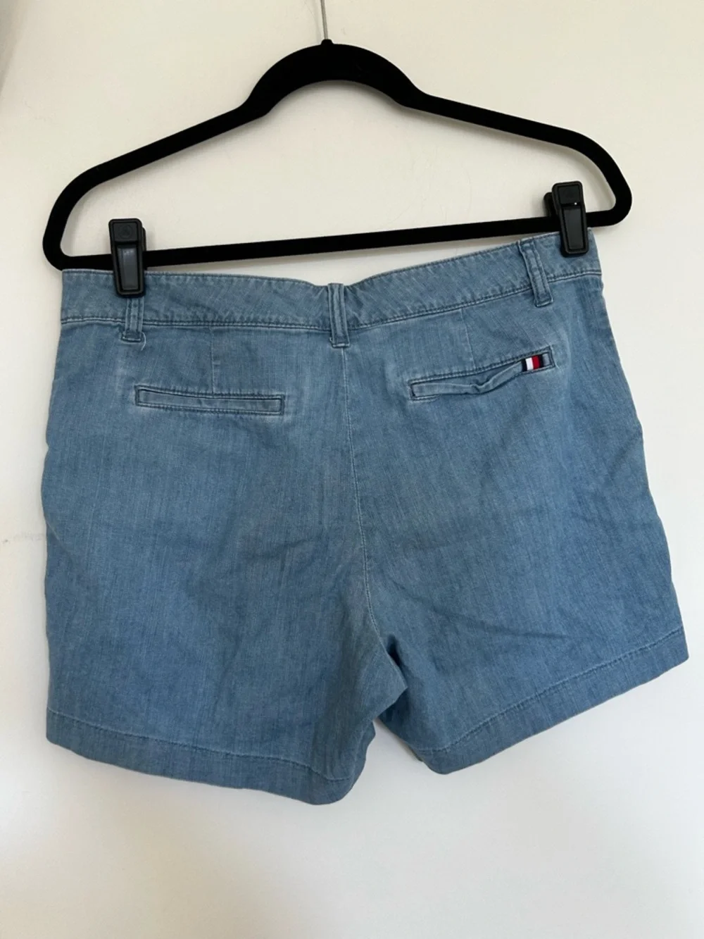Tommy Hilfiger 5” Classic Stretch Shorts Lightweight Denim‎ Size 6